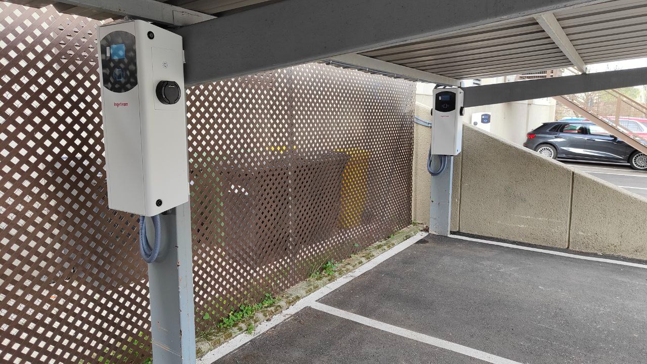 Recarga en parking comunitario