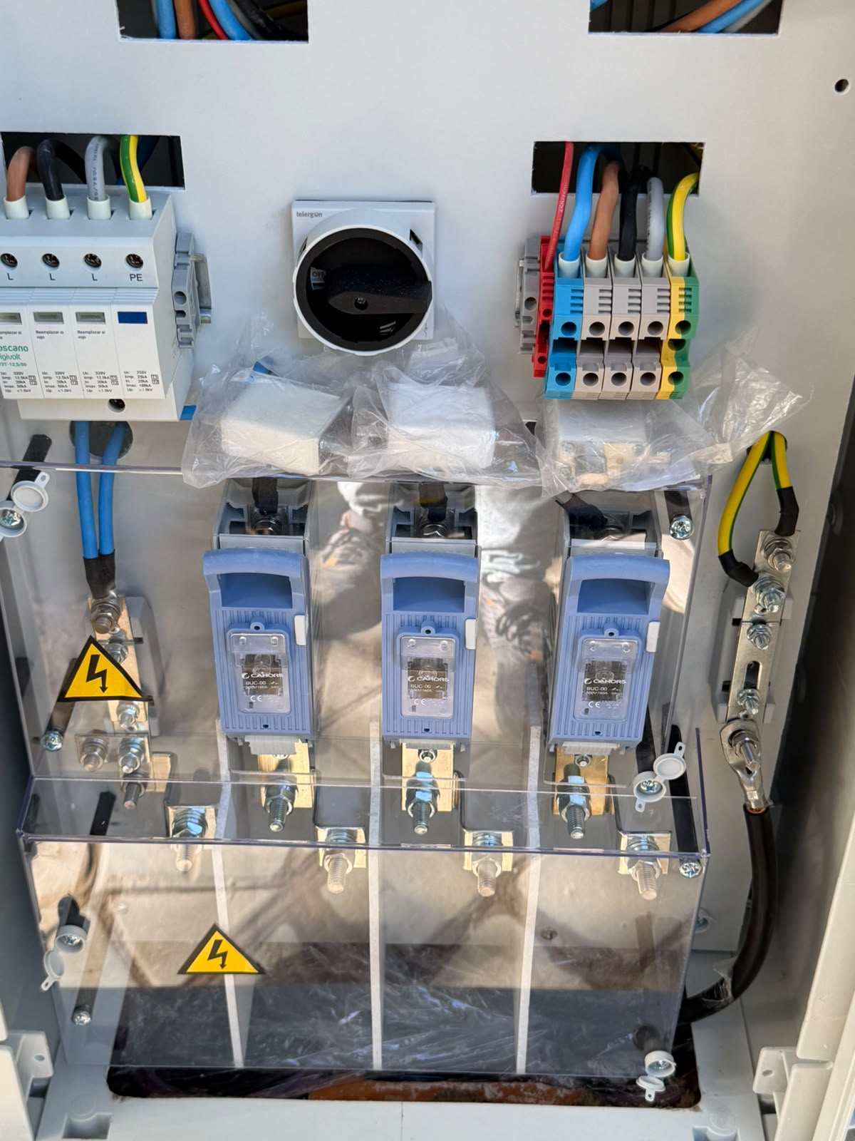 Cableado y fusibles del armario